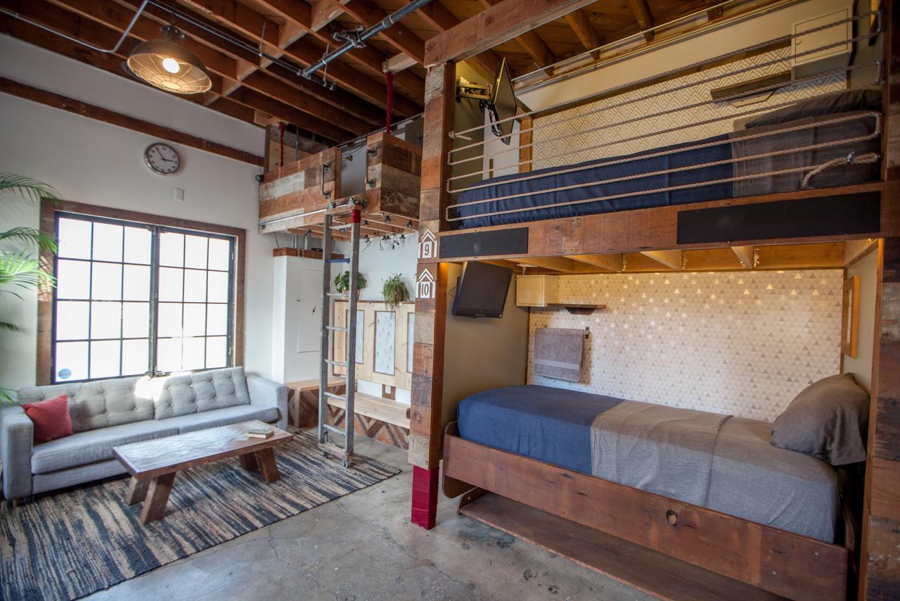 Single Bed in Mixed Dormitory Room