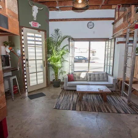 Podshare East Hollywood-2